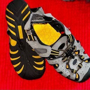 Khombu Outdoor hiking-water shoes Shoes Size 2